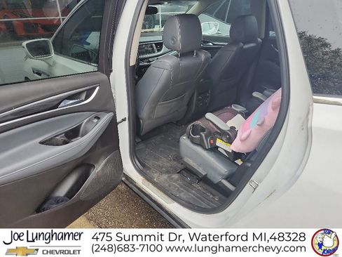 Used 2018 Buick Enclave Essence AWD/4WD image 10