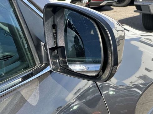 Used 2019 Jeep Cherokee Latitude Plus w/ Comfort/Convenience Group image 28