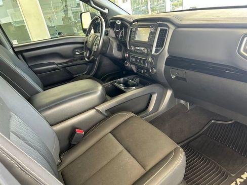 Used 2018 Nissan Titan SV w/ SV Convenience Package AWD/4WD image 29