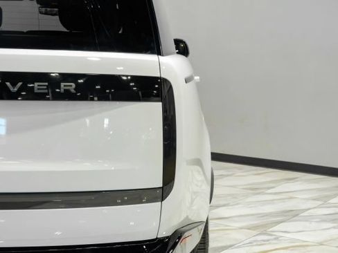 Used 2025 Land Rover Range Rover Long Wheelbase Autobiography AWD/4WD image 58