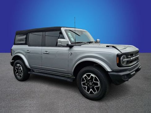 Used 2023 Ford Bronco Outer Banks AWD/4WD image 3
