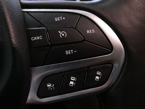 Used 2019 Chrysler Pacifica Touring-L Plus FWD image 24