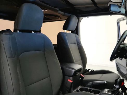 Used 2018 Jeep Wrangler Sport image 36