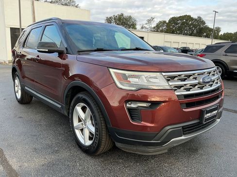 Used 2018 Ford Explorer XLT w/ Equipment Group 202A image 10