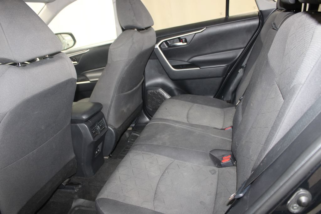 Used 2021 Toyota RAV4 XLE AWD/4WD image 17