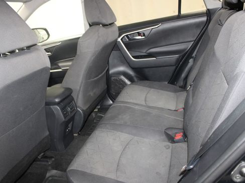 Used 2021 Toyota RAV4 XLE AWD/4WD image 17