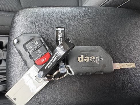 Used 2022 Jeep Gladiator Sport AWD/4WD image 22