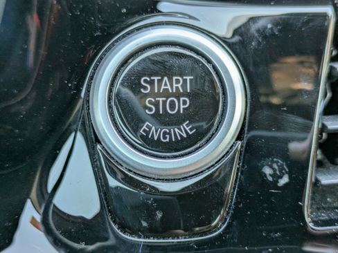 Used 2022 BMW 540i w/ Convenience Package image 30