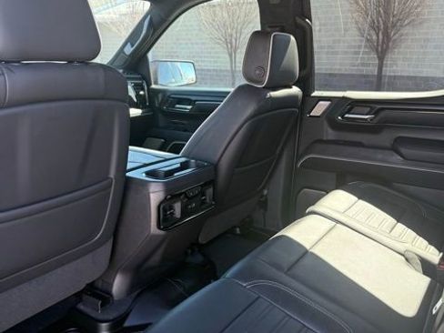 Used 2025 GMC Sierra 1500 AT4X image 34