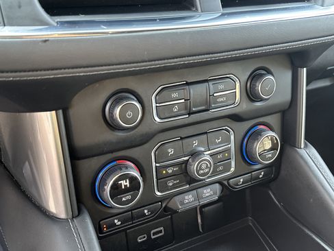 Used 2022 Chevrolet Suburban LT w/ Luxury Package image 30