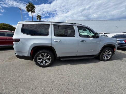 Used 2022 Jeep Wagoneer Series II w/ Rear Seat Video Group 1 AWD/4WD image 4