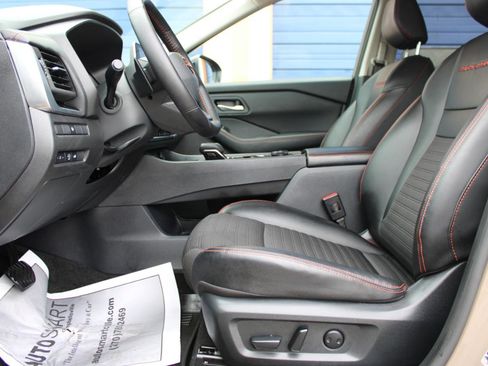 Used 2025 Nissan Rogue SV image 18