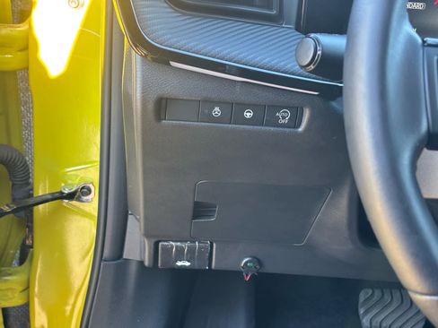 Used 2025 Nissan Kicks SR w/ SR Premium Package image 19