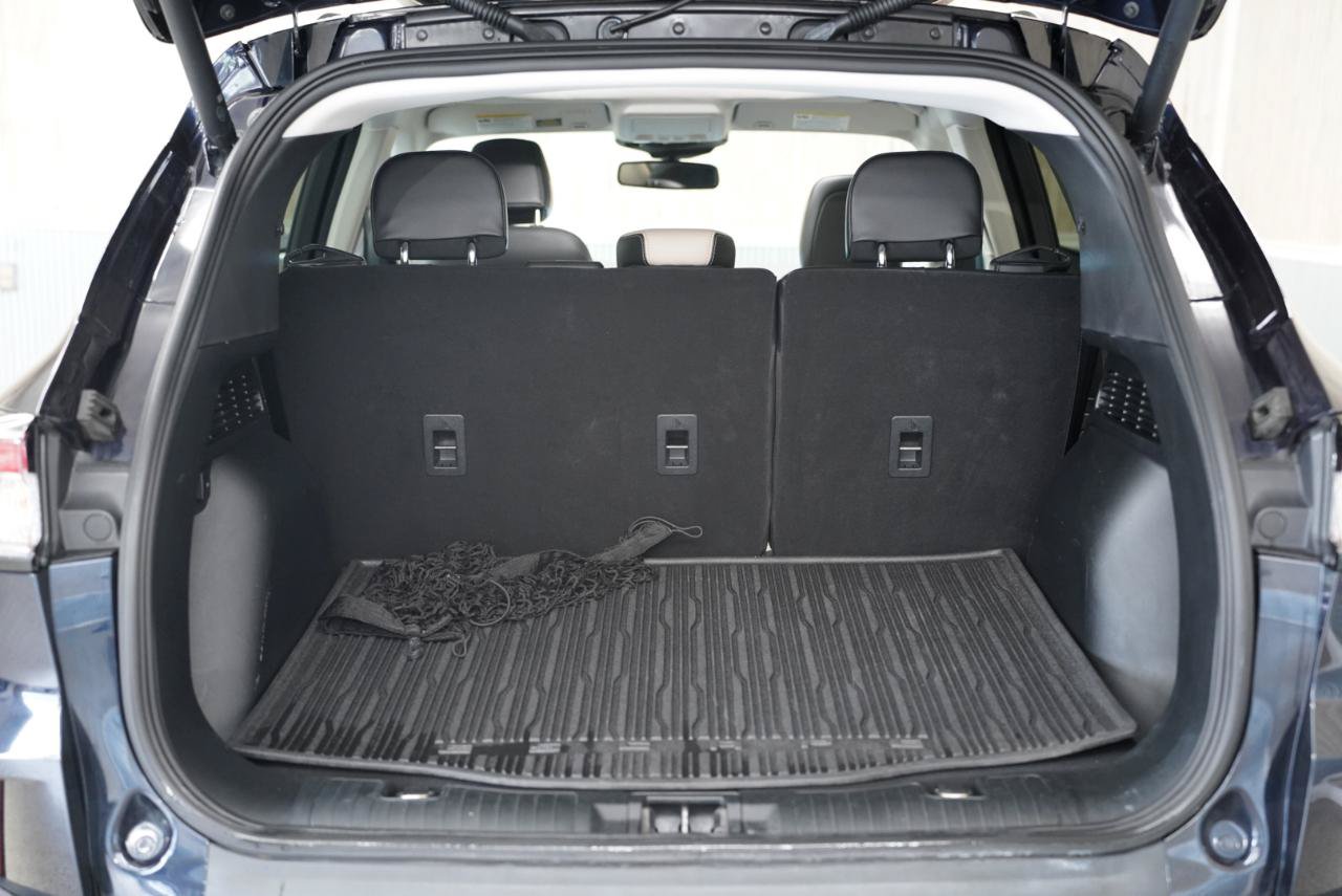 Used 2021 Ford Escape Titanium w/ Class II Trailer Tow Package FWD image 39
