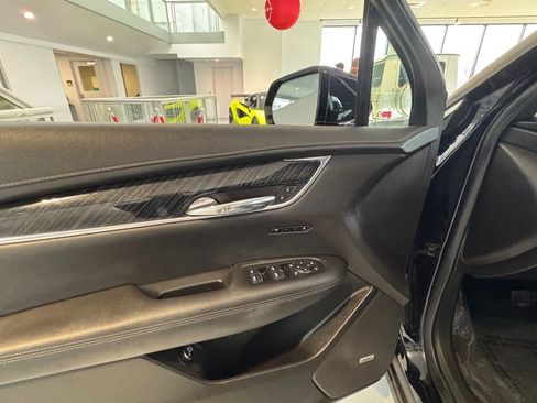Used 2022 Cadillac XT6 Premium Luxury image 36