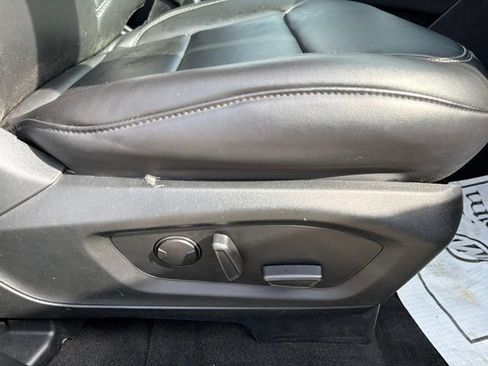 Used 2024 Ford Explorer XLT w/ Equipment Group 202A AWD/4WD image 31