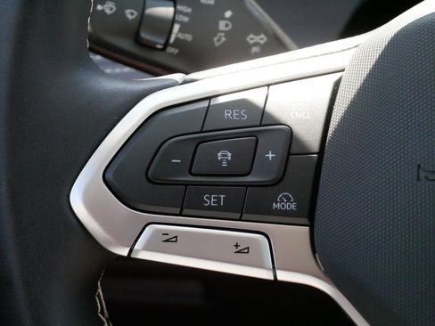Certified 2025 Volkswagen Tiguan SE w/ Panoramic Sunroof Package AWD/4WD image 25