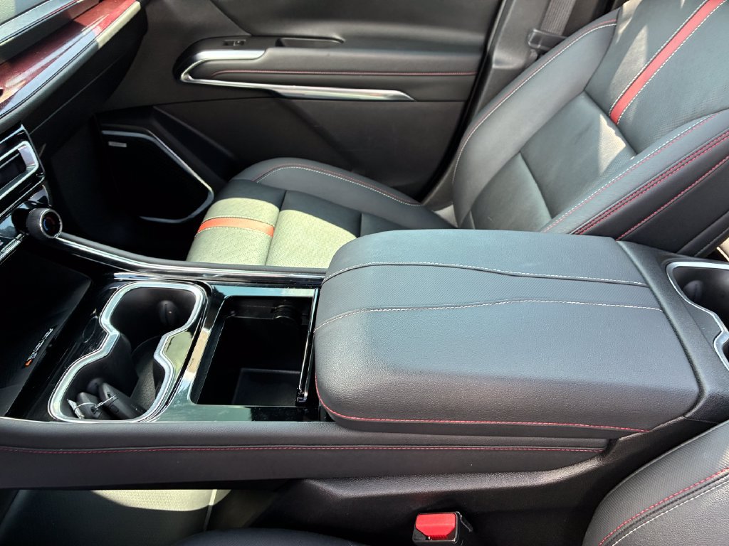 Used 2024 Chevrolet Traverse RS FWD image 20