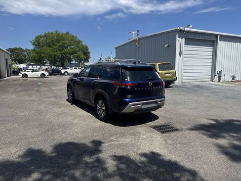 Used 2023 Nissan Pathfinder SL FWD image 7
