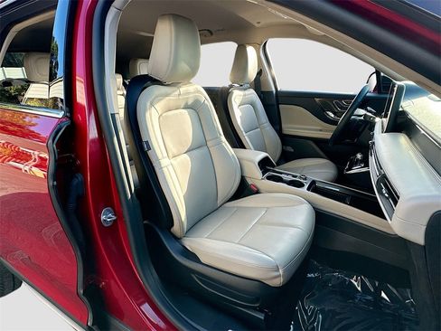 Used 2025 Lincoln Corsair AWD w/ Equipment Group 101A image 27