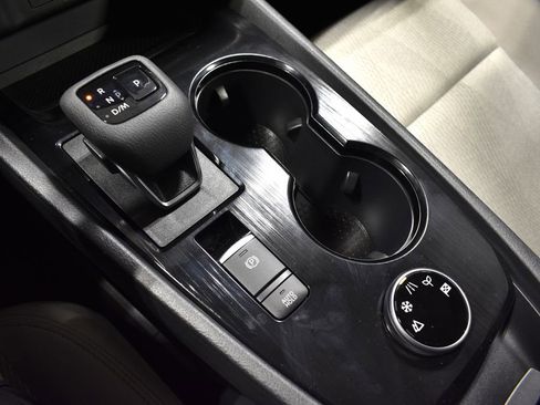 Used 2025 Nissan Rogue SV image 26