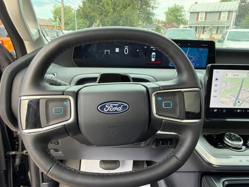 Used 2026 Ford Expedition Platinum w/ Driver's Package AWD/4WD image 36