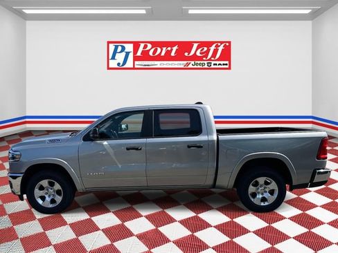 Used 2025 RAM 1500 Big Horn AWD/4WD image 6