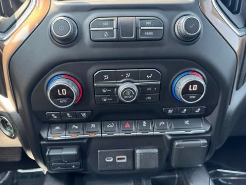 Used 2019 Chevrolet Silverado 1500 High Country w/ High Country Premium Package AWD/4WD image 19