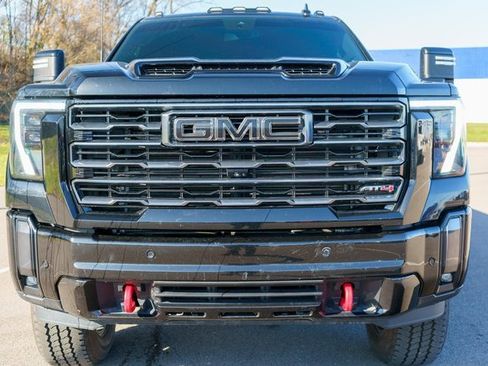 Used 2024 GMC Sierra 2500 AT4 w/ AT4 Preferred Package image 3