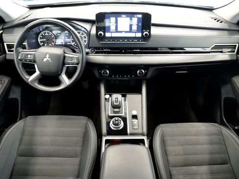 Used 2024 Mitsubishi Outlander SE image 17