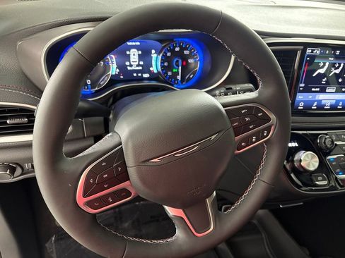 New 2027 Chrysler Pacifica Select FWD image 29