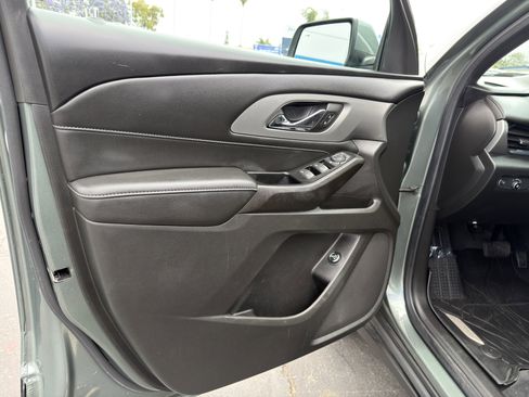 Used 2023 Chevrolet Traverse LT FWD image 26