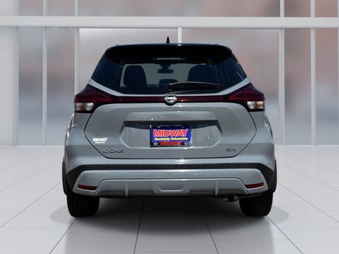 Used 2022 Nissan Kicks SR FWD image 5
