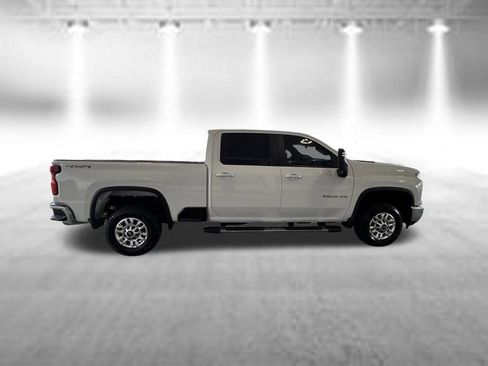 Used 2025 Chevrolet Silverado 2500 LT w/ Convenience Package AWD/4WD image 3