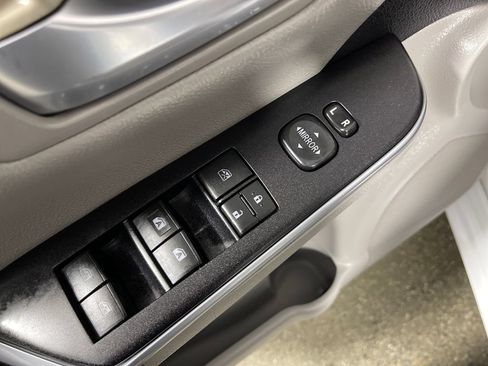 Used 2015 Toyota Camry SE FWD image 16