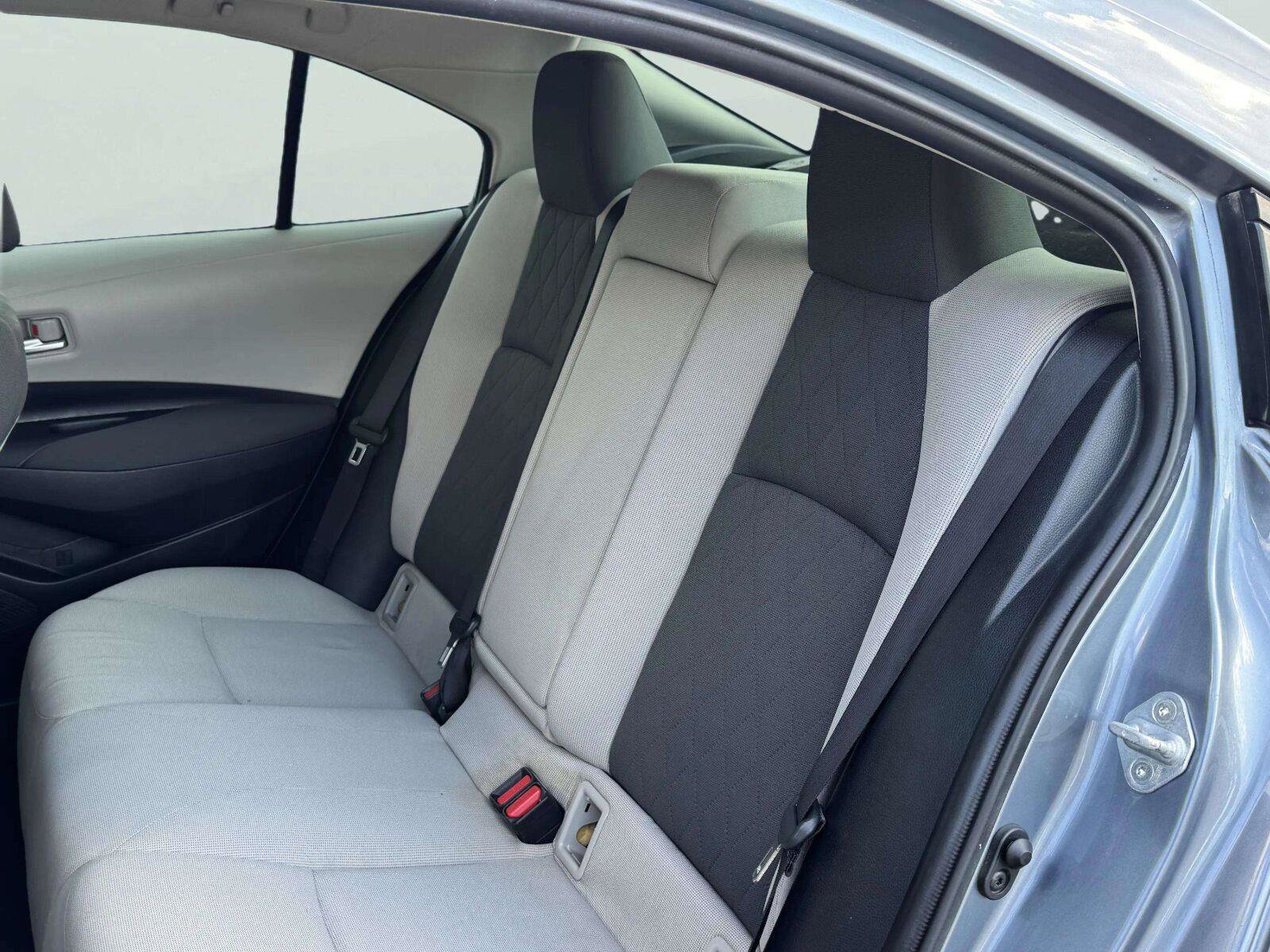 Used 2020 Toyota Corolla LE FWD image 32