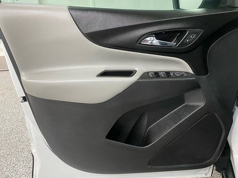 Used 2020 Chevrolet Equinox LS w/ LS Convenience Package image 11