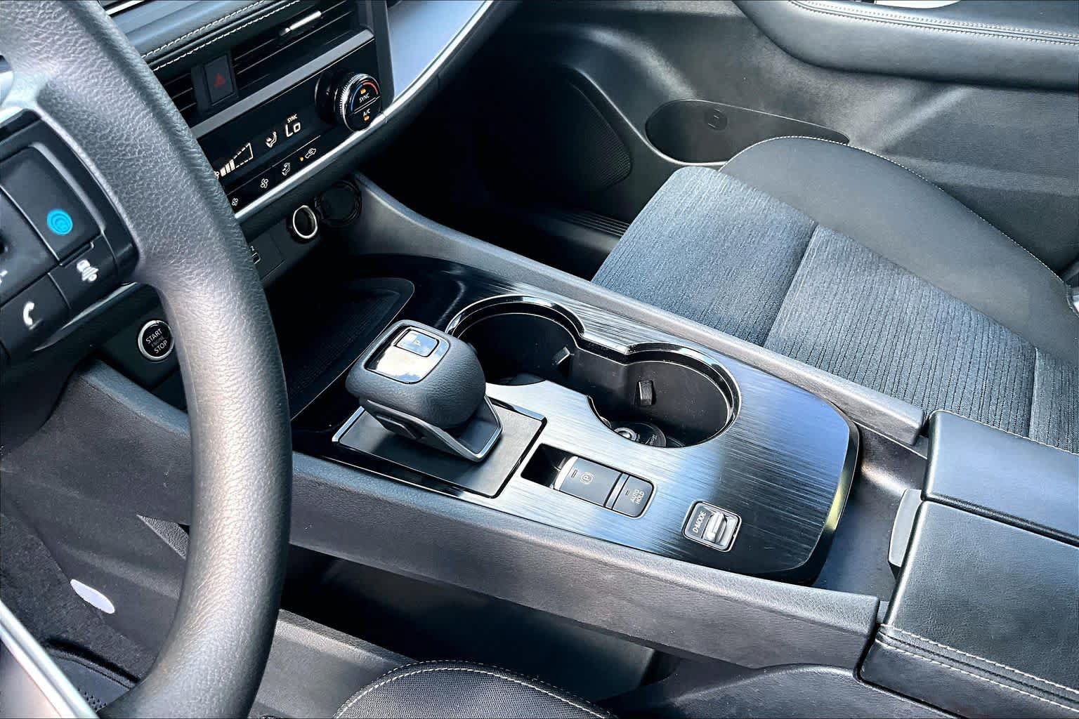 Used 2023 Nissan Rogue SV FWD image 17