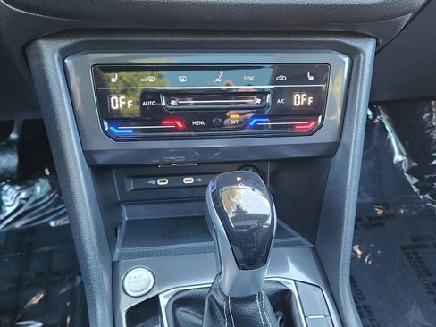 Used 2024 Volkswagen Tiguan SE image 24