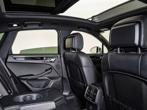 Certified 2026 Porsche Macan AWD/4WD image 16