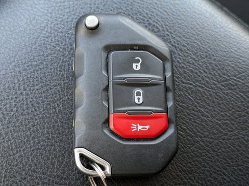 Used 2021 Jeep Wrangler Sport S image 23