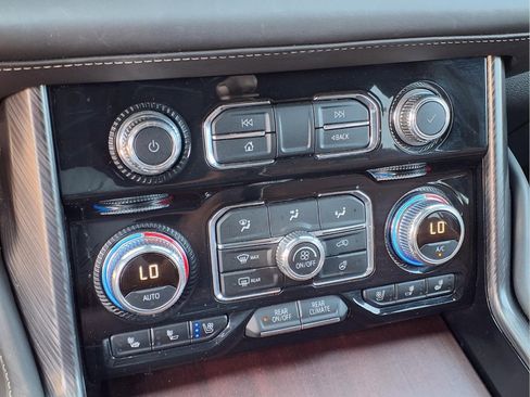 Used 2024 GMC Yukon XL Denali Ultimate AWD/4WD image 10