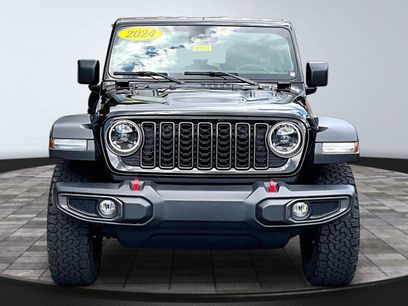 Used 2024 Jeep Wrangler Unlimited Rubicon w/ Convenience Group