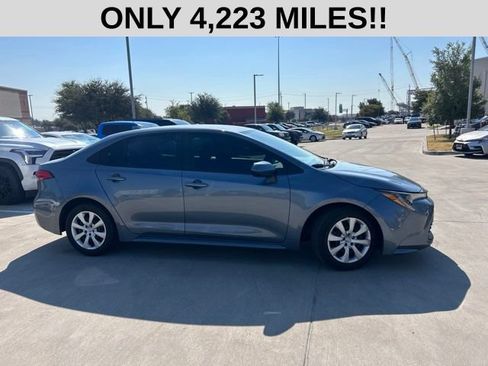 Used 2025 Toyota Corolla LE FWD image 2