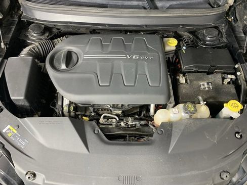 Used 2020 Jeep Cherokee Trailhawk w/ Cold Weather Group image 31