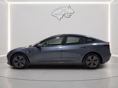 Used 2023 Tesla Model 3 Standard Range image 2