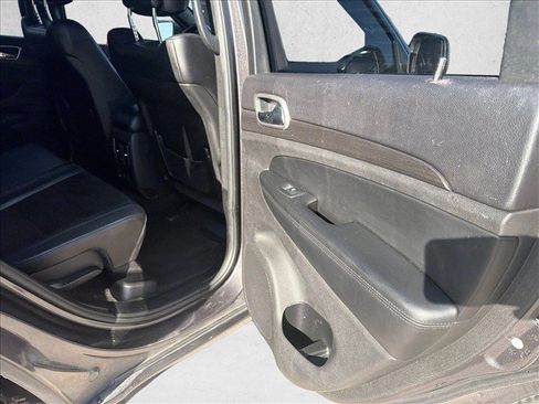 Used 2018 Jeep Grand Cherokee Altitude RWD image 22