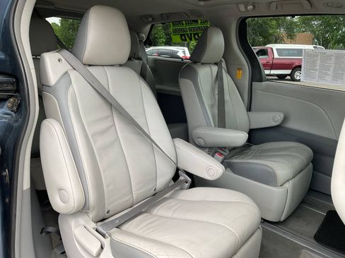Used 2014 Toyota Sienna Limited w/ Limited Premium Package AWD/4WD image 44