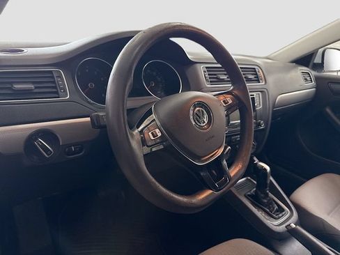 Used 2017 Volkswagen Jetta S w/ Jetta S Cold Weather Package FWD image 10