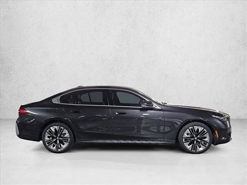 Used 2026 BMW 530i w/ Premium Package RWD image 4